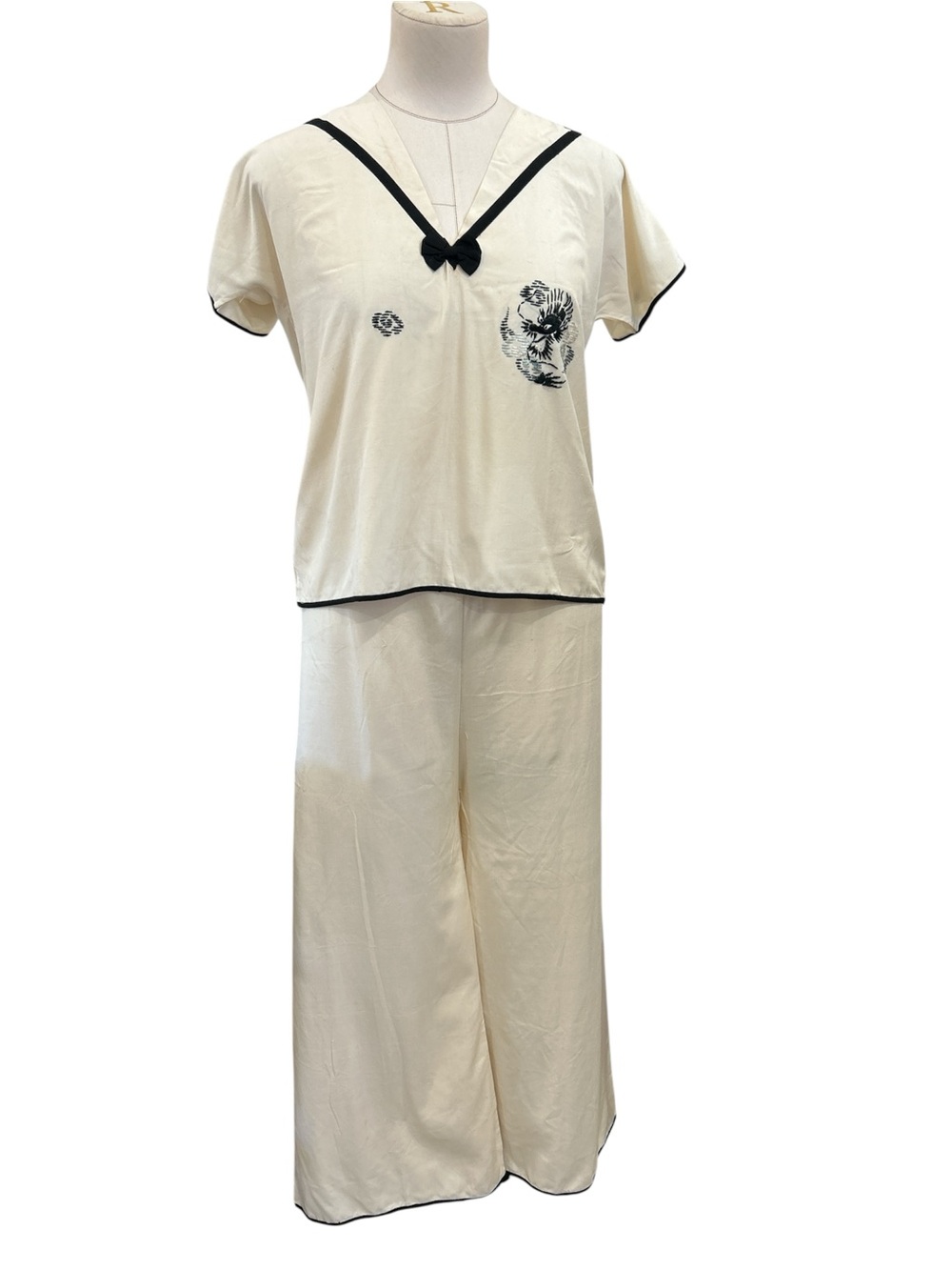 40’s/50’s 3-piece Asian embroidered dragon,wide leg pajama set cream black small - Picture 2 of 16